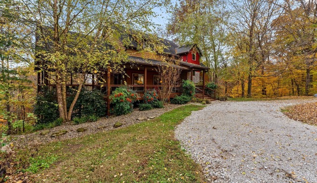 Luxurious Lakefront Custom Home - 4 secluded acres - WFH/HotDesk Friendly