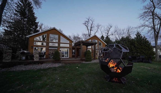 Luxurious Lakefront Home w/jacuzzi & gameroom on Oneida Lake (Sylvan Beach area)