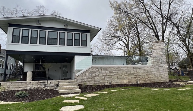 Luxurious Lakefront Home