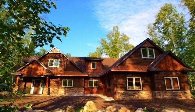 Luxurious Lakefront Retreat: 4 Br/3 Ba, Ski/Golf/Swim, Sleeps 16