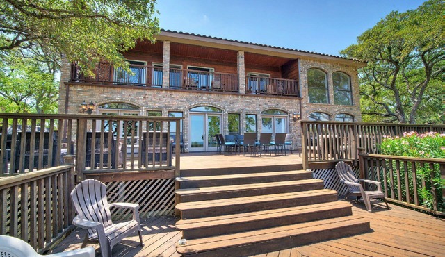 Luxurious Lakefront Estate: Spectacular Views, Expansive Grounds and Private Jetty