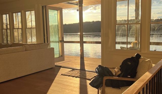 Luxurious Lakefront 3-bedroom house in Fitzwilliam on Laurel Lake