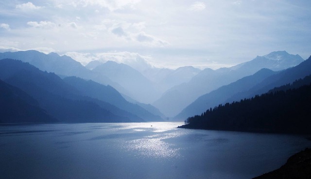 Luxurious Lakefront. Private Golf Club, Tennis, Boating, Hiking, Dining