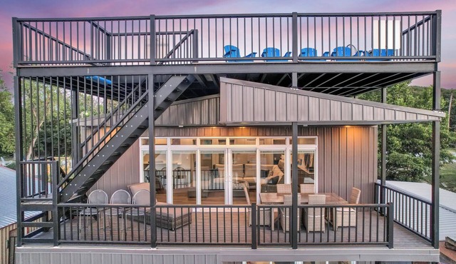 Luxurious Lakehouse Living