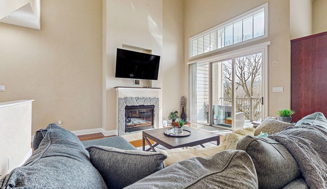 Luxurious Lakeside Retreat with Stunning Views & Resort-Style Amenities