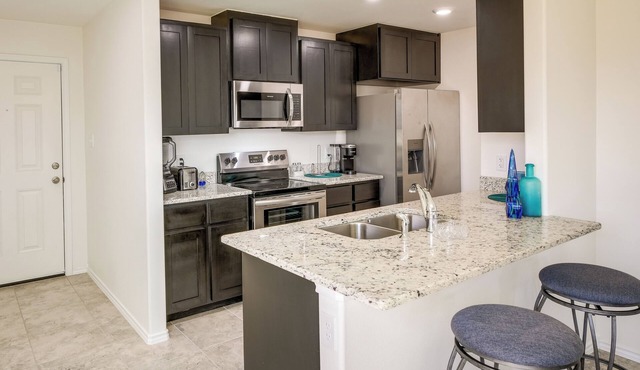 Luxurious Laredo Getaway - Unwind in Style!