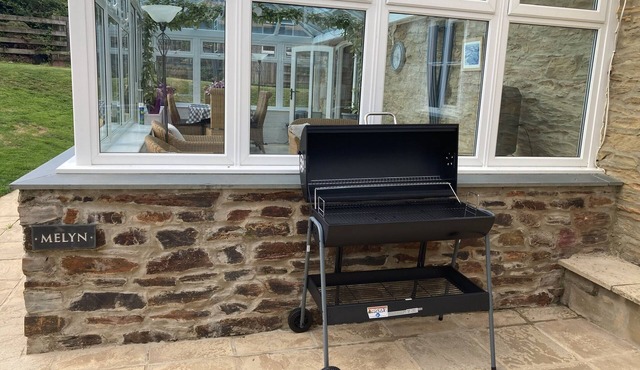 Luxurious large home, with extensive garden, Hot Tub and spacious conservatory.