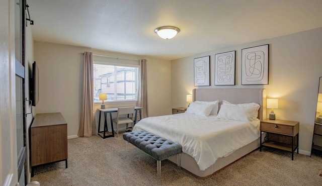 Luxurious Layton:3bds/2.5bath/garage