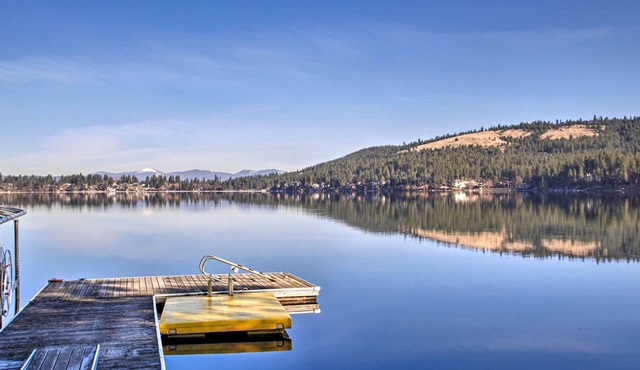 Luxurious Liberty Lake Hideaway w/Hot Tub!