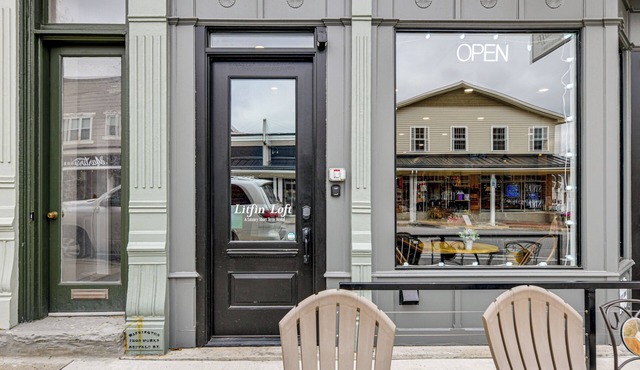 Luxurious 'litfin Loft' - Walk to Main St Akron