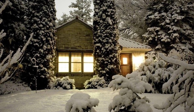 Luxurious Living 1 Block from Lake.