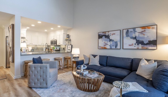 Luxurious Living, Fully Renovated w/Amenities