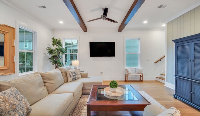 Luxurious Living in Old Town Bluffton! Sleeps 6! Prime Location!