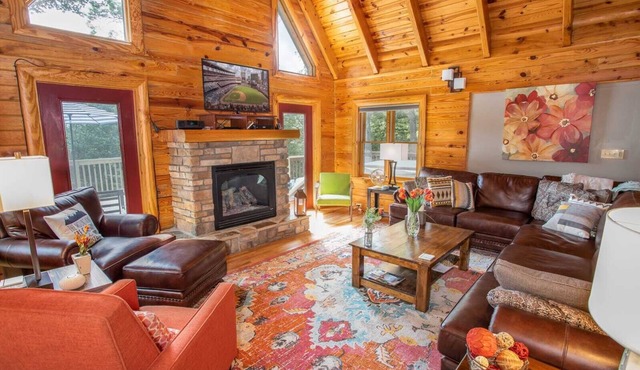 Luxurious Log Cabin with Stunning Views