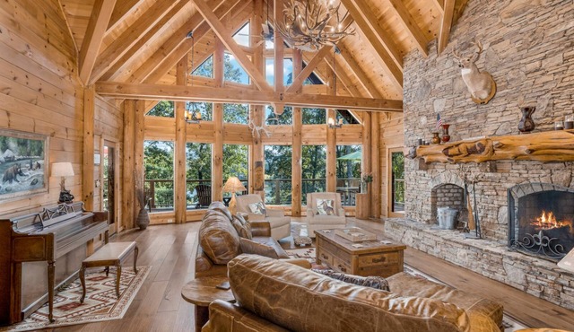 Luxurious Log Cabin on Kerr Scott Lake