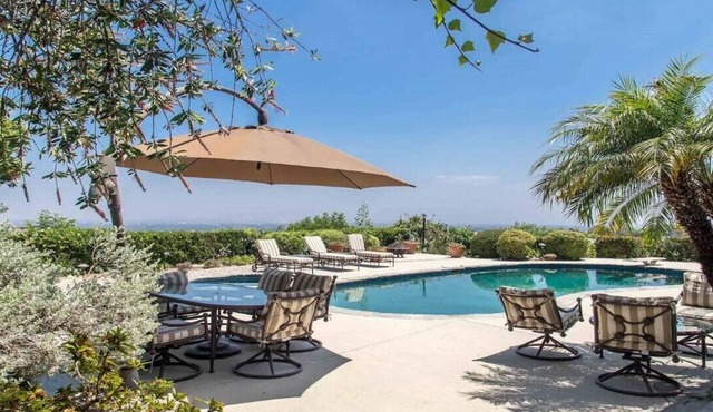 LUXURIOUS- LOS ANGELES- SINGLE STORY- HOME-PANORAMIC VIEW-POOL-SPA
