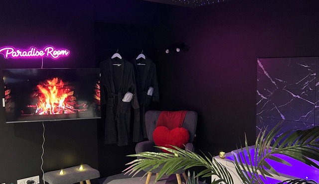 Luxurious love room in the center of Macon