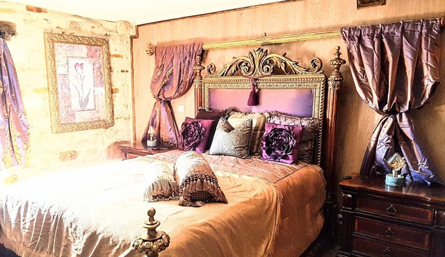 Luxurious lovers cottage