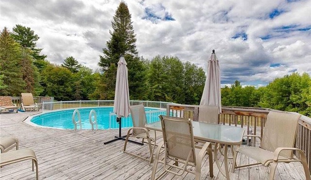 Luxurious Manor | Pool+BBQ+Netflix+FirePit