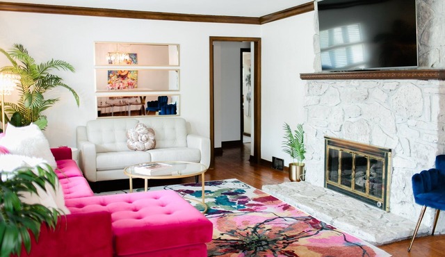 Luxurious Marilyn’s Mansion in the heart of Springfield!