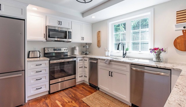 Luxurious, Meticulous, Charming, Beautifully appointed 3bedroom in State College