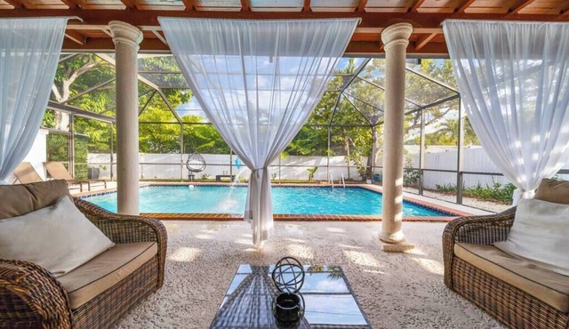 Luxurious Miami Vacation Home with Pool 4BR/suites