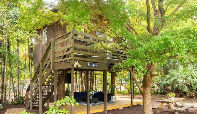 Luxurious Modern Treehouse with Mineral Pool/Spa