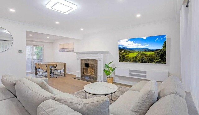 Luxurious Modern 5B3B Home + Magnificent Patio