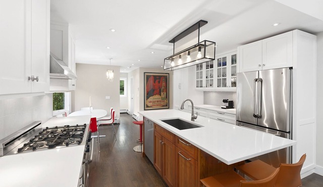 Luxurious Modern 5br/4bath| Separate Media Playroom| Plus Office Den