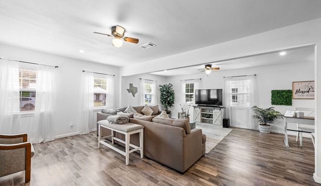 Luxurious Modern Farmhouse 3BR/2BA