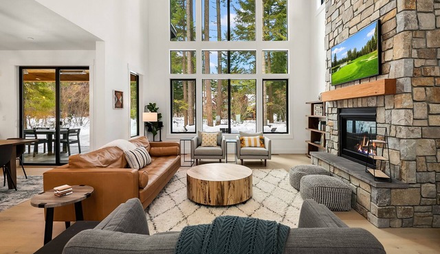 Luxurious Modern Mountain Estate! Hot Tub | Gas Fire Pit | Foosball and more!