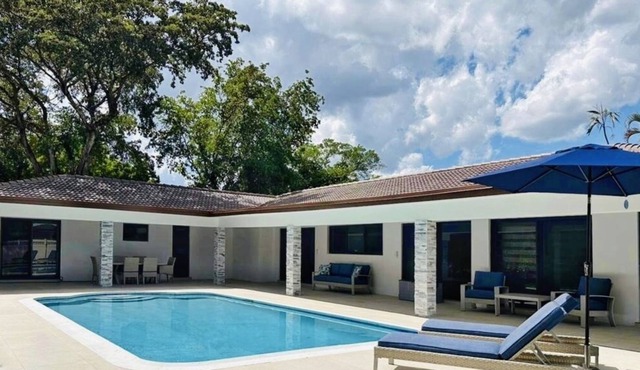 Luxurious Modern House in the beautiful city of Coral Springs Fl