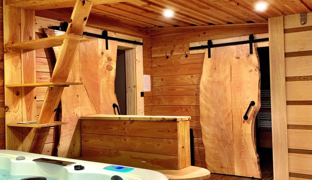 Luxurious mountain chalet with jacuzzi and sauna