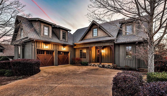 Luxurious Mountain Getaway: Sleeps 15 in Currahee Club
