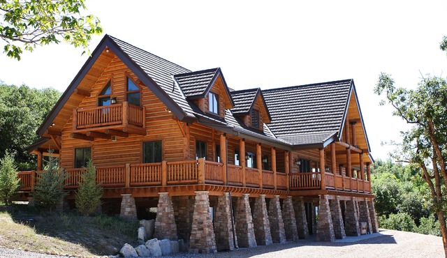 Luxurious Mountain lodge for corporate retreats or large/ family gatherings