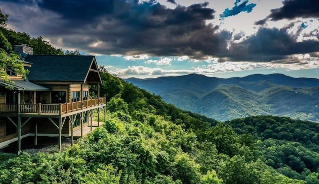 Luxurious Mountain Retreat with Amazing Views