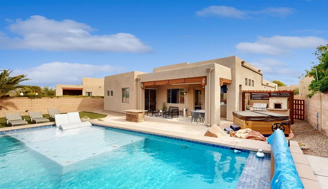 Luxurious mountain view home with gorgeous pool, hot tub, grill, patio, & AC