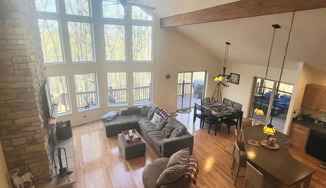 Luxurious Mountaintop Chalet/Cabin in 'The Woods Golf Resort':Access Amenities