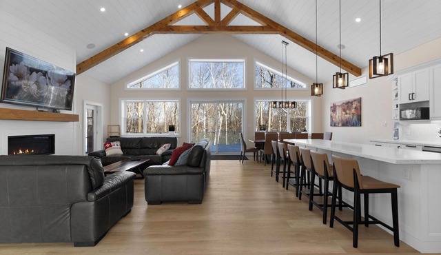Luxurious Muskoka Retreat w/hot tub, sauna on a private 24 acre lot.