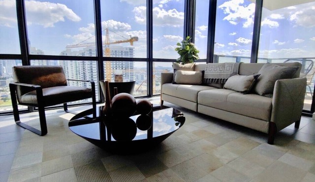 Luxurious New 2 BR Apt with Stunning views