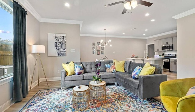 Luxurious New 3b/2.5bath 4 miles from LSU