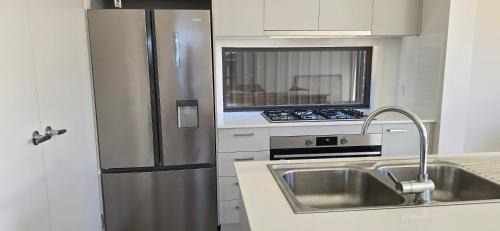 Luxurious new 5 bedroom house and Double garage