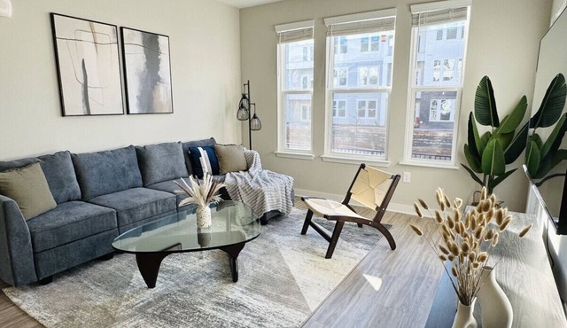 Luxurious, New Apt | Pool | Long Stays