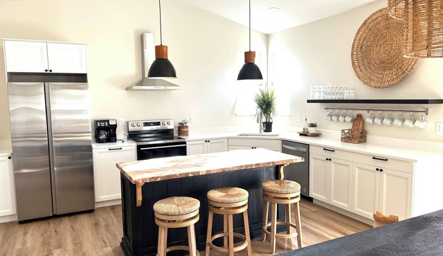 Luxurious New House Between Ark Encounter and Creation Museum-Sleeps 8