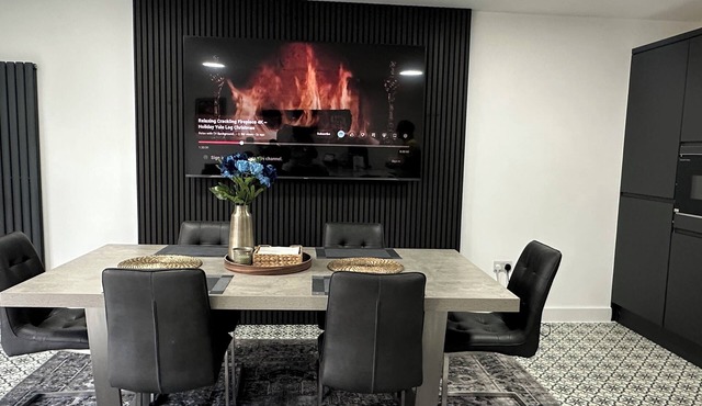 Luxurious New House Near Manchester Airport