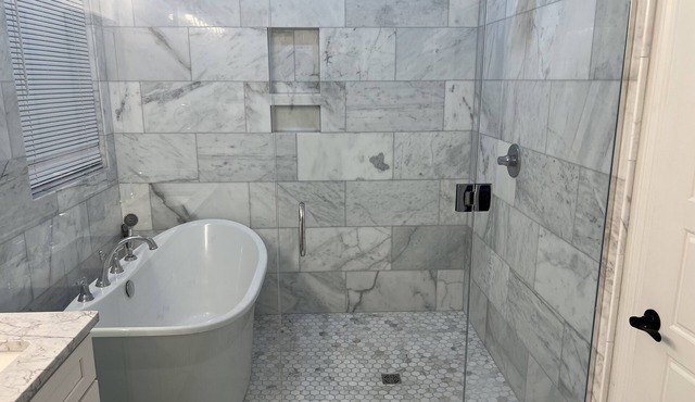Luxurious Newly Built 3 Bedroom 2 Bath Home With Rooftop Deck and Back Balcony