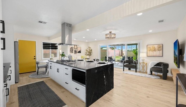 Luxurious Newly Remodeled 4 bedroom Home with Large Backyard near Disneyland