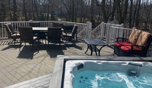 Luxurious Newly Renovated 4 Bedroom Home Near Elkhart Lake, Green Bay & Kohler