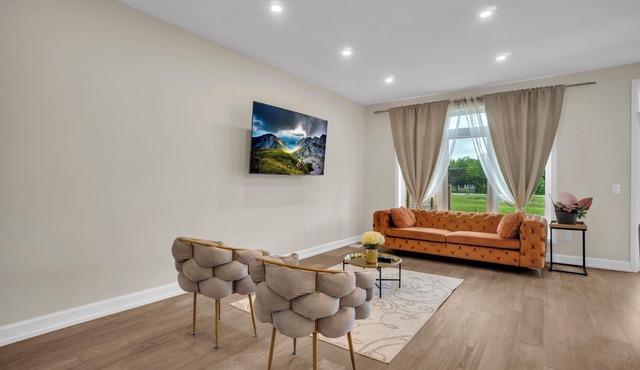 Luxurious Niagara 3 Bdr Townhouse/Garage