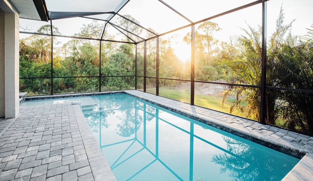 Luxurious Oasis 4BR/3.5 BA heated pool/spa